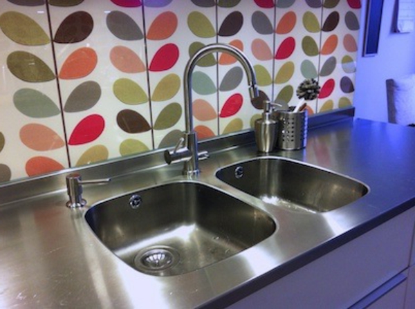 厨房水槽 - 不锈钢 - 美丽küchenspiegel - 美丽的厨房装备