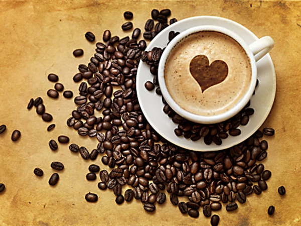 فنجان القهوة القلب-kaffeebohnen