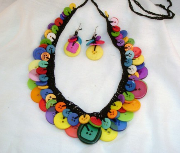 chain-of-colorful-buttons-make-yourself-yourself-crafting ideas