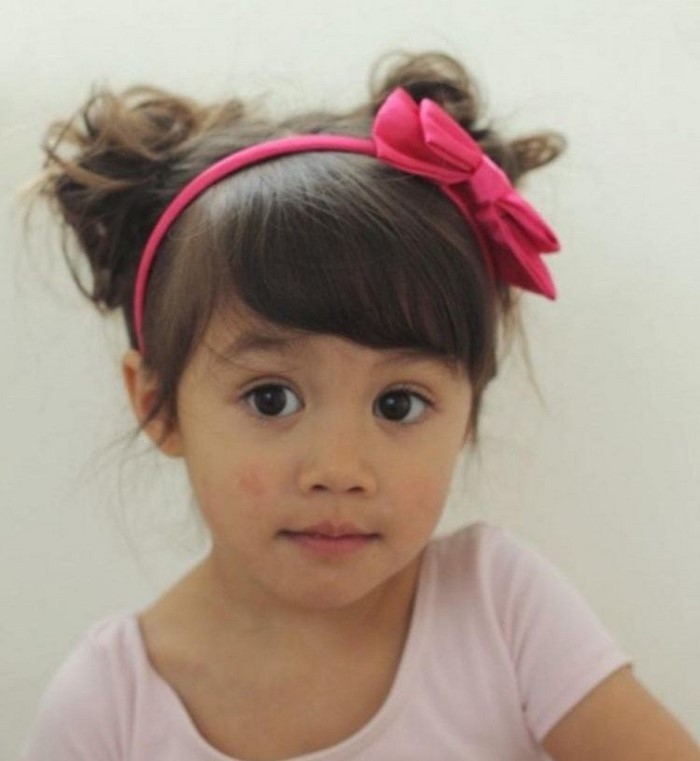 gyermek-frizura-rózsaszín szalag kisgyermekellátások