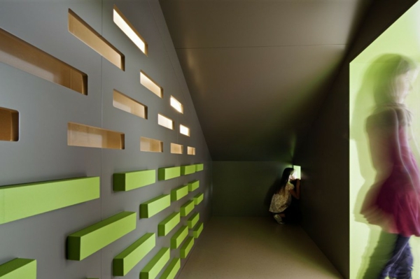 幼儿园室内壁-靡-在灰度颜色和 - 与 - 绿色 - 修饰