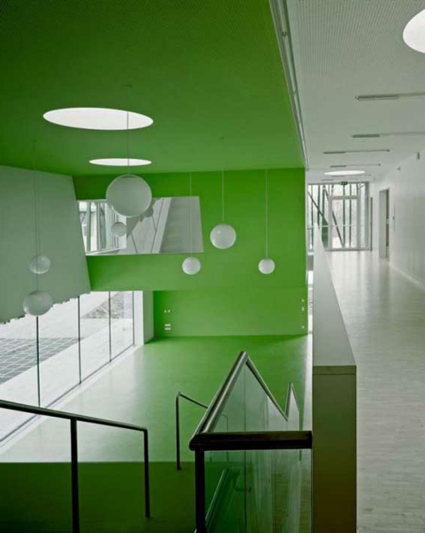 幼儿园内部，绿，墙