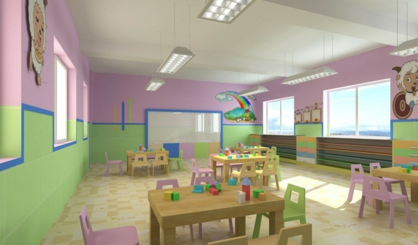 幼儿园室内木质桌，和墙壁式，玫瑰色和绿色