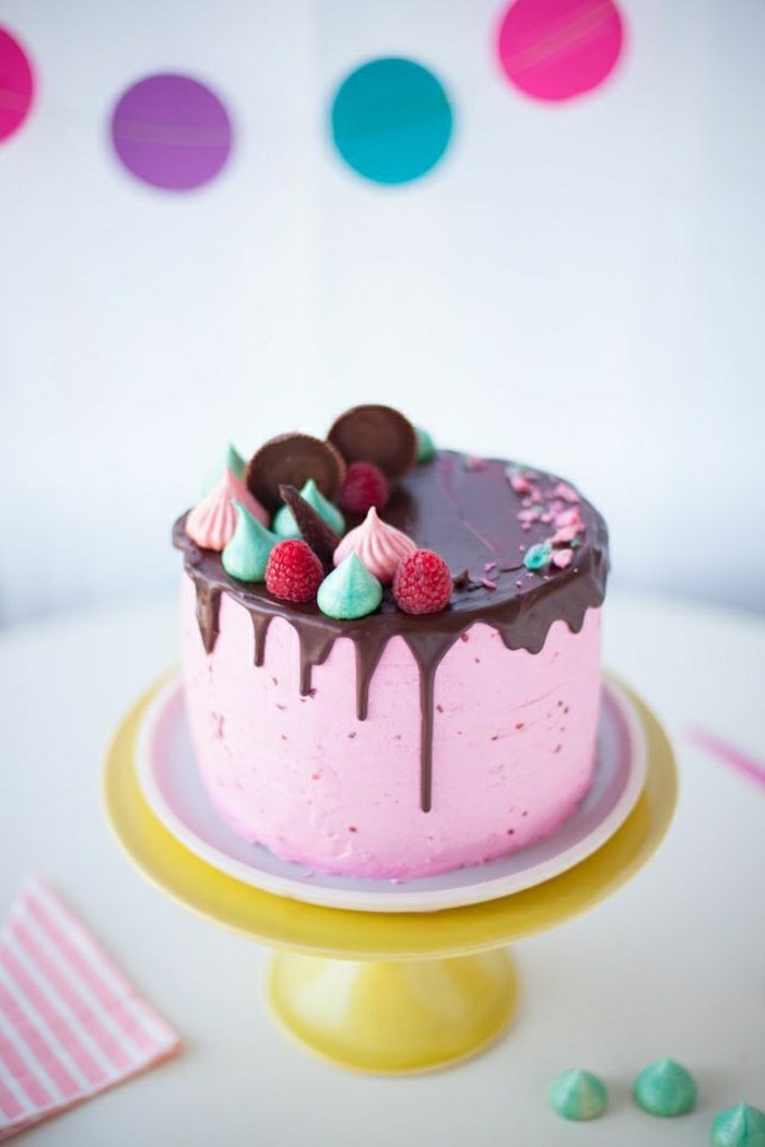 niños cumpleaños de la torta-rosa-crema hermosas decoraciones coloridas