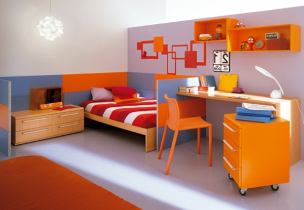 橙色和灰色的颜色为孩子们的房间