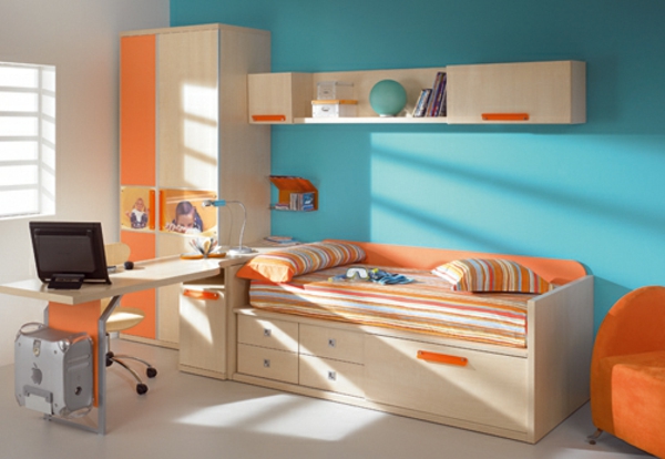 使用蓝色和橙色作为孩子房间的颜色