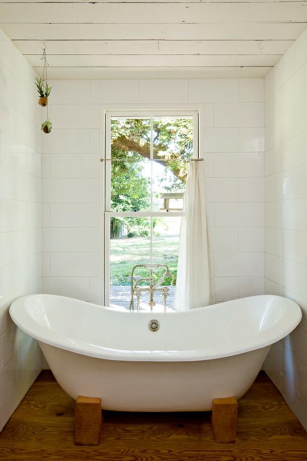 kis fürdő-családi-kis-bad-egy ablak