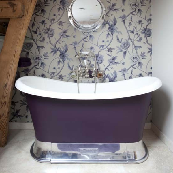 kis fürdő-családi-lila színű-és hideg-fürdőszoba-tapéta