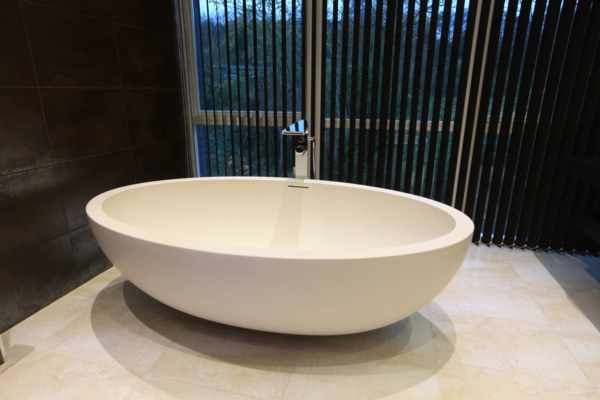 petit bain-détaché-belle-salle de bains-design moderne-
