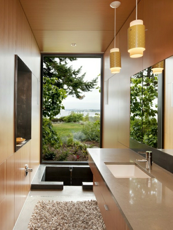 petit-intégré bain en petit-luxe-salle de bains-un-verre-mur avec