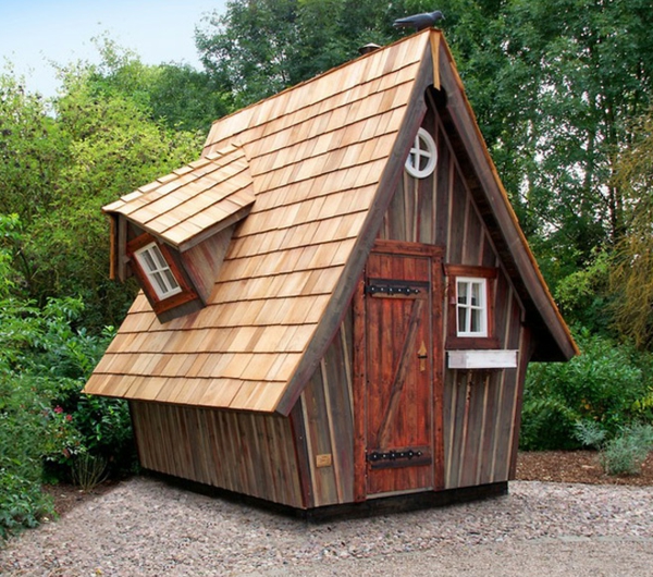 pequeñas casas-jardín-interesante-techo - hechas de madera