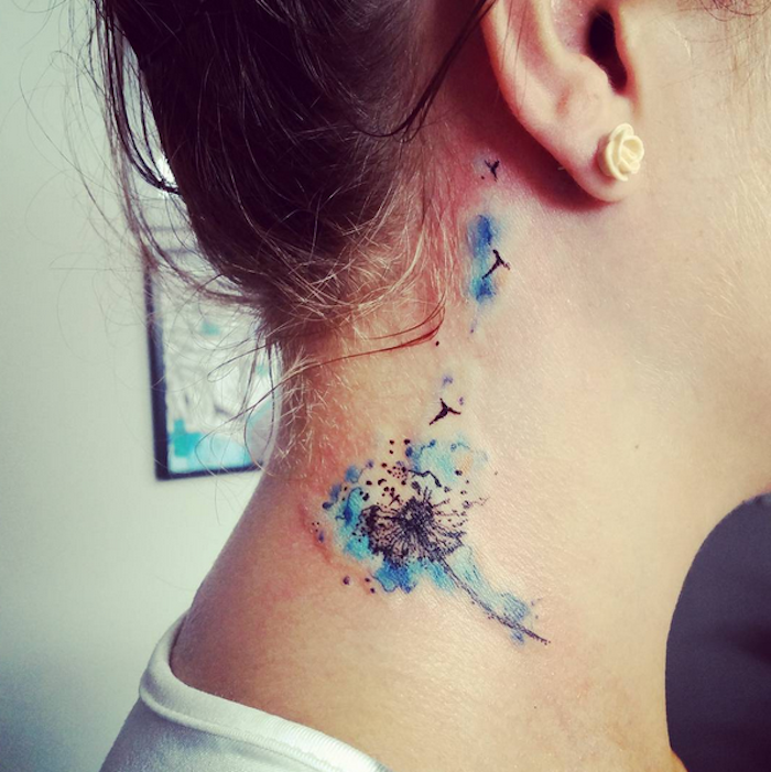 pienet tatuoinnit naiset, akvarelli tatuointi kiusanteko, nainen kukkien tatuointi