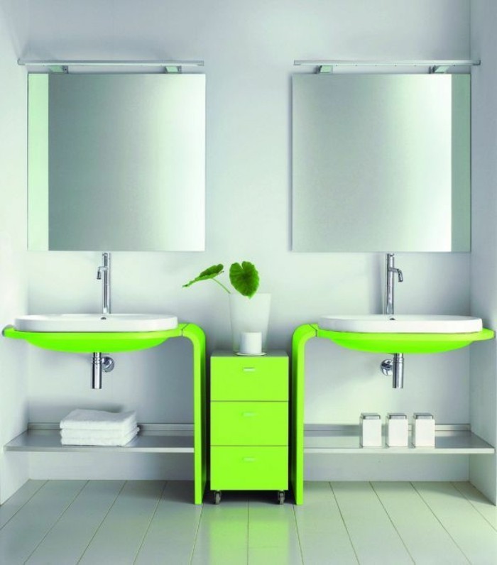 petit-bad-set-deux-beau-miroir et évier en vert