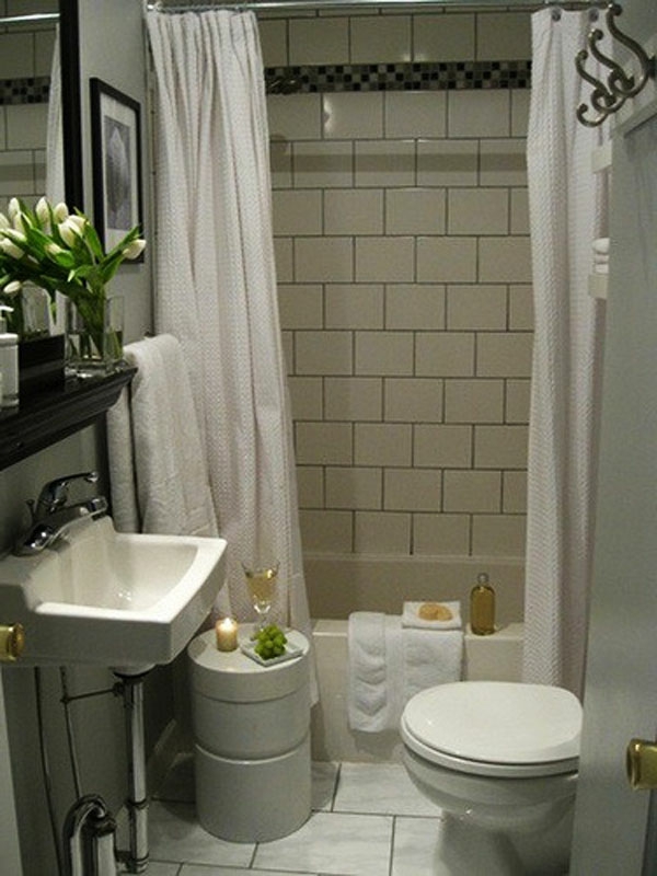אמבטיה קטנה מקלחת מקלחת - פרחים כמו קישוט