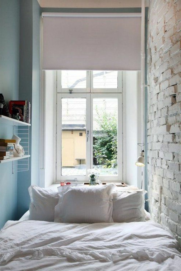 pieni makuuhuoneen-set-ikkuna-with-kaihtimet