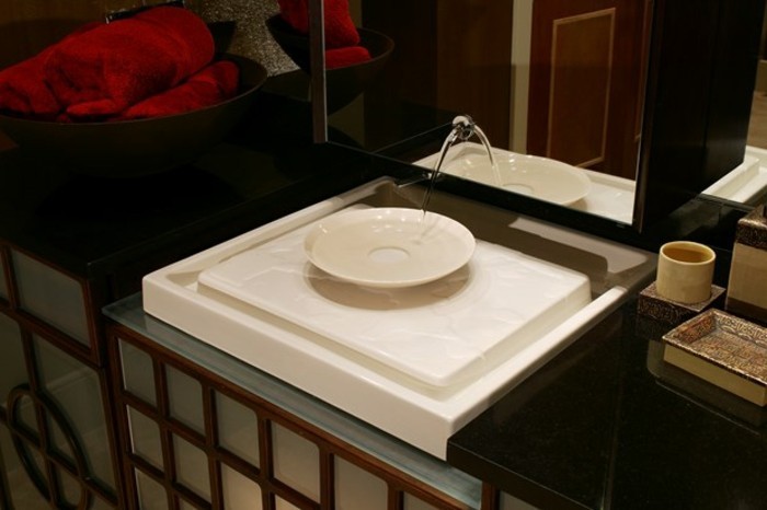 petit-évier en-a-salle de bains moderne