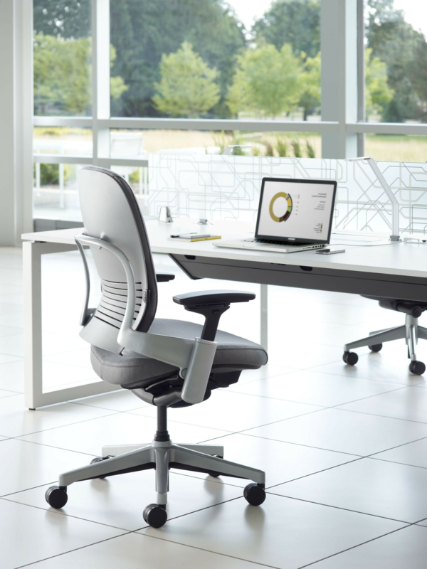 舒适的转椅，用现代的设计办公椅符合人体工程学