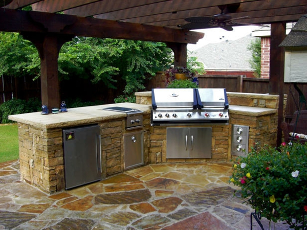 Creative-designed-outdoor-kitchen-Modern look