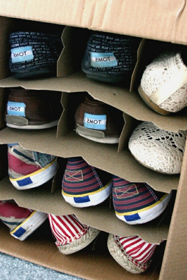 самостоятелно построени рафтове за обувки - изработени от картон