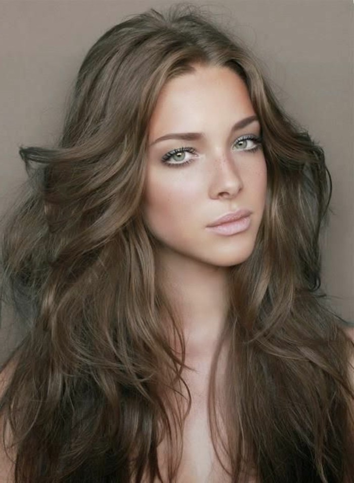 kreatív-look-hosszú haj hűvös színű haj Modern-barna árnyalatok