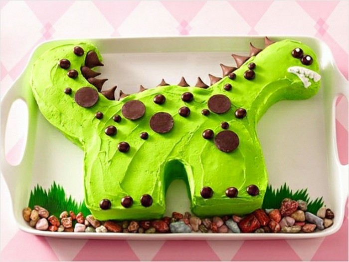 עוגה-עבור-ילדי הולדת-יפה-ירוקה-שמנת