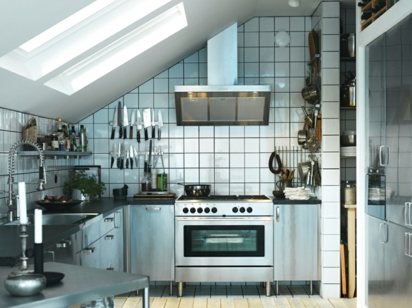 厨房现代设计的不锈钢台面 - 公寓设置