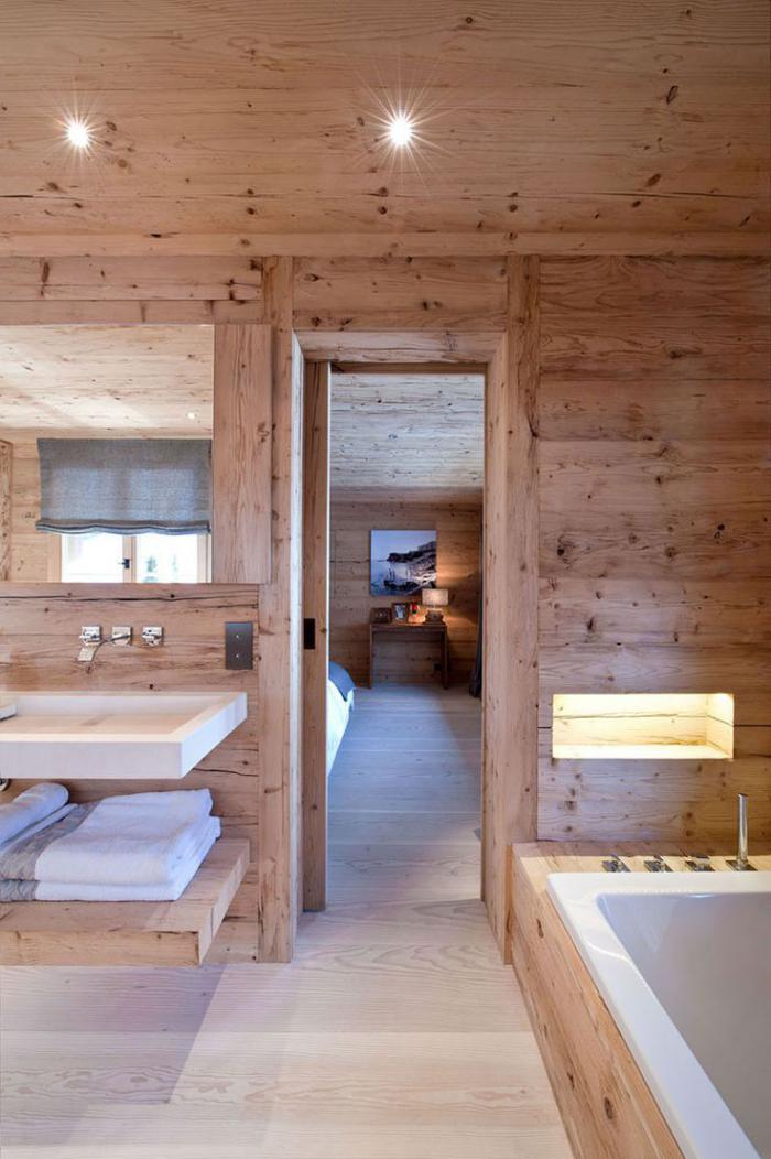 房子的浴室，从木