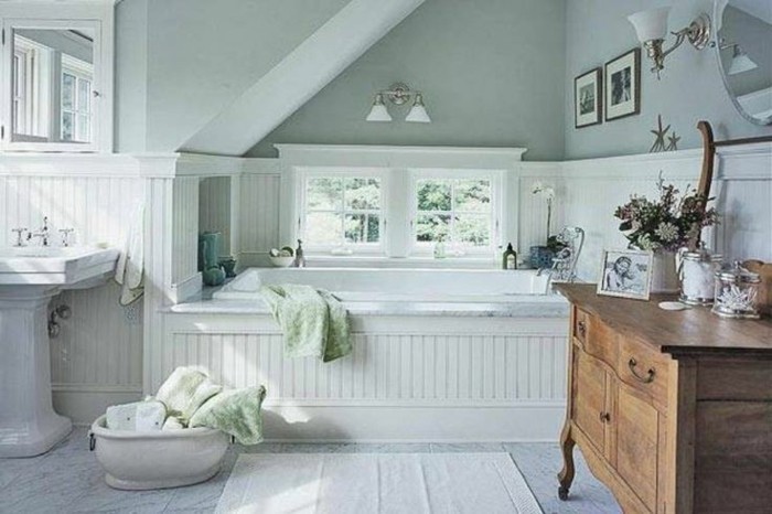 房子的浴室，用汇和木材柜