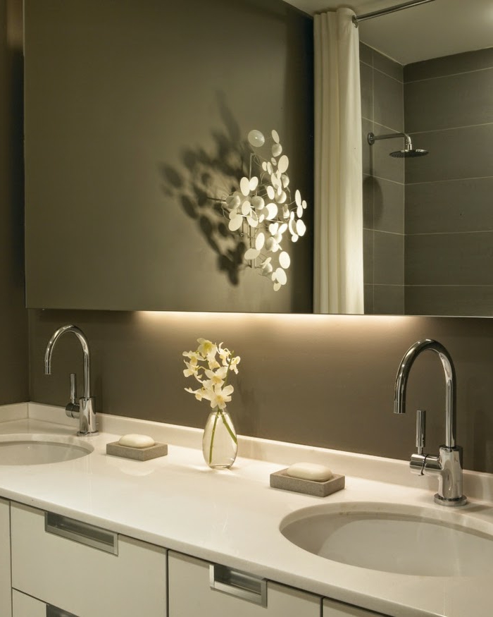 Éclairage indirect LED pour salle de bain et décoration