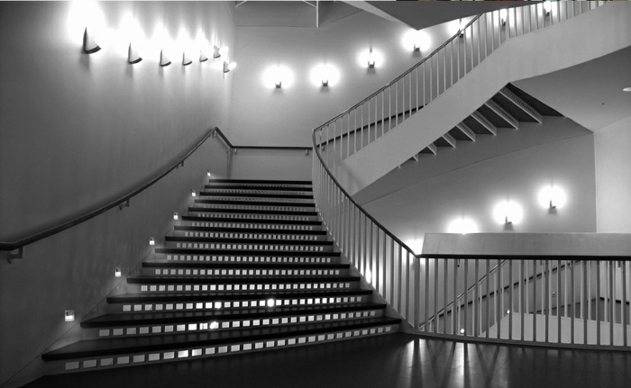 escalera de iluminación LED de color gris-interior-super-diseño