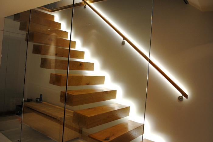 escalera llevado iluminación muy simple de interiores