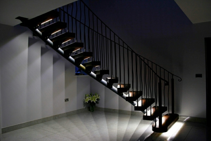 довели осветление на стълбище-unikales-черно интериор