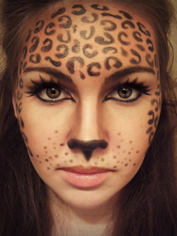 λεοπάρδαλη πρόσωπο μακιγιάζ, φαίνονται πολύ Funny-