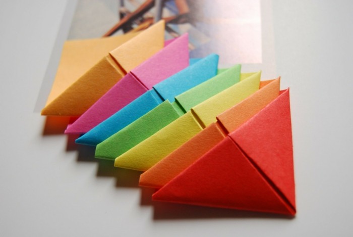 बुकमार्क खुद लेने की ओरीगैमी से टिंकर-कई रंग रंग