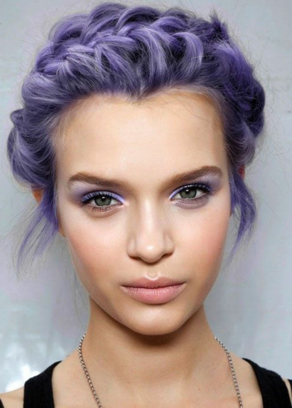 μοβ-μαλλιά-κομψή-πλεξούδα - ρετρό εμφάνιση