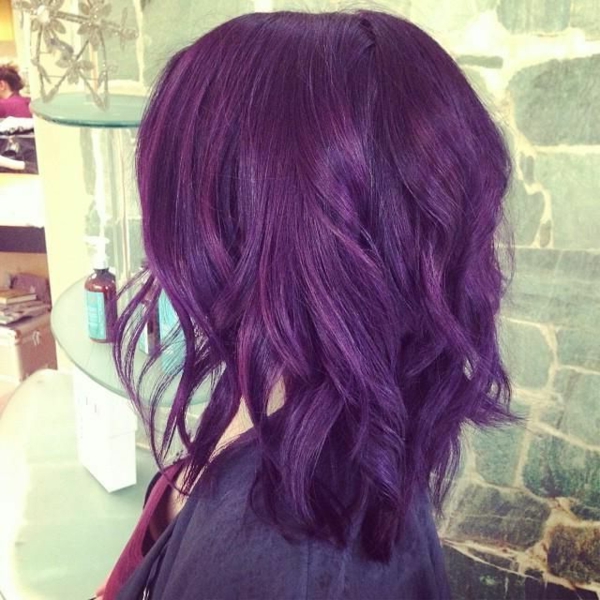 紫色的头发，短而别致的外观 - 超好看