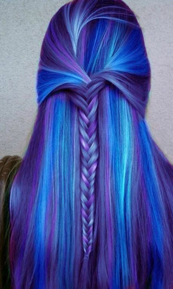 púrpura-pelo-con-azul-mechones