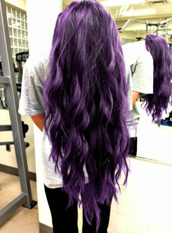 紫色头发超长，甚有意思，看