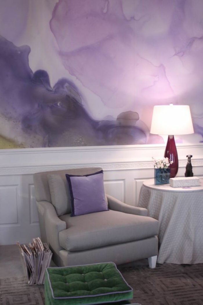紫色壁纸，紫色的椅子和灯