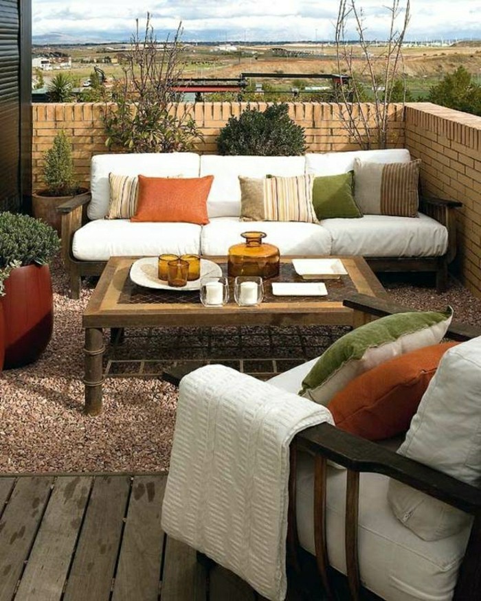 sala de estar muebles para la terraza-colorido-almohadas-redimensionadas