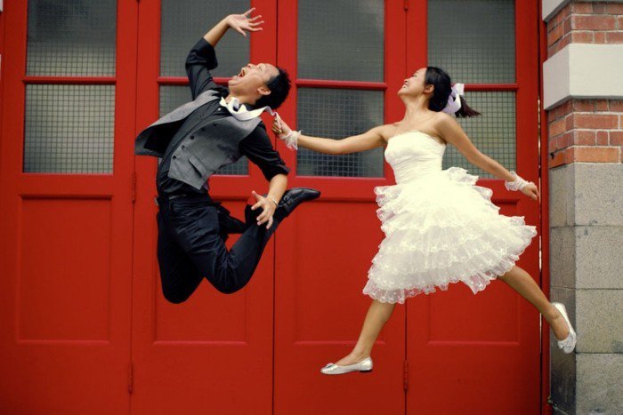 drôle photos de mariage Happy-danse-conjoints