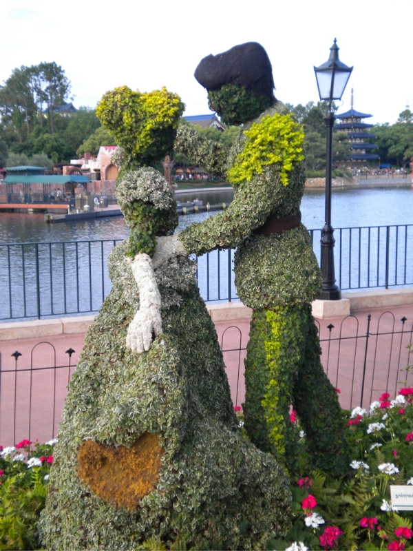 divertido-gartenfiguren - Disney Cenicienta-Topiary