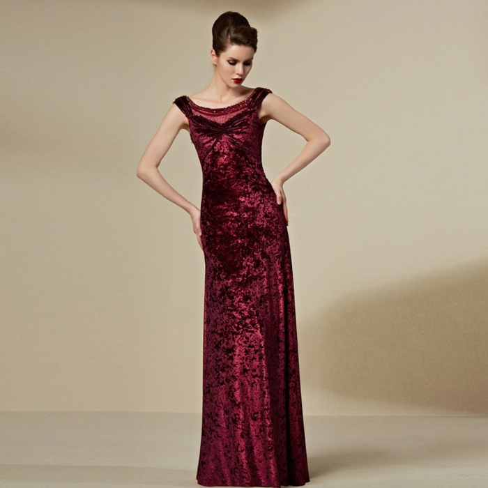 πολυτελές βραδινό φόρεμα-υπερ-μοντέλο-in-σκούρο κόκκινο