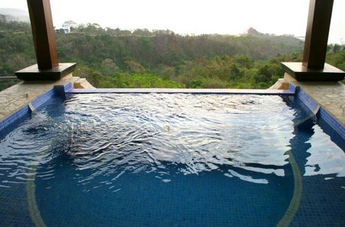 πολυτελή πισίνα-fancy-pool-και-κήπος