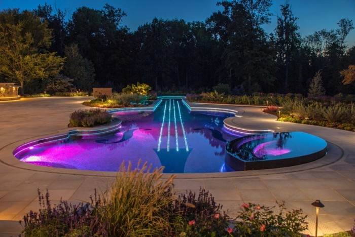 πολυτελή πισίνα με εξαιρετική εμφάνιση, πολυτελή πισίνα-in-κήπο