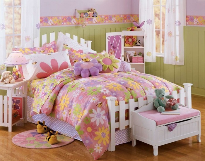 κορίτσι-παιδικό δωμάτιο-με-μεγάλο-παιδιά επίπλων-πολύ άνετο κρεβάτι-με-ροζ-κρεβάτι λινά