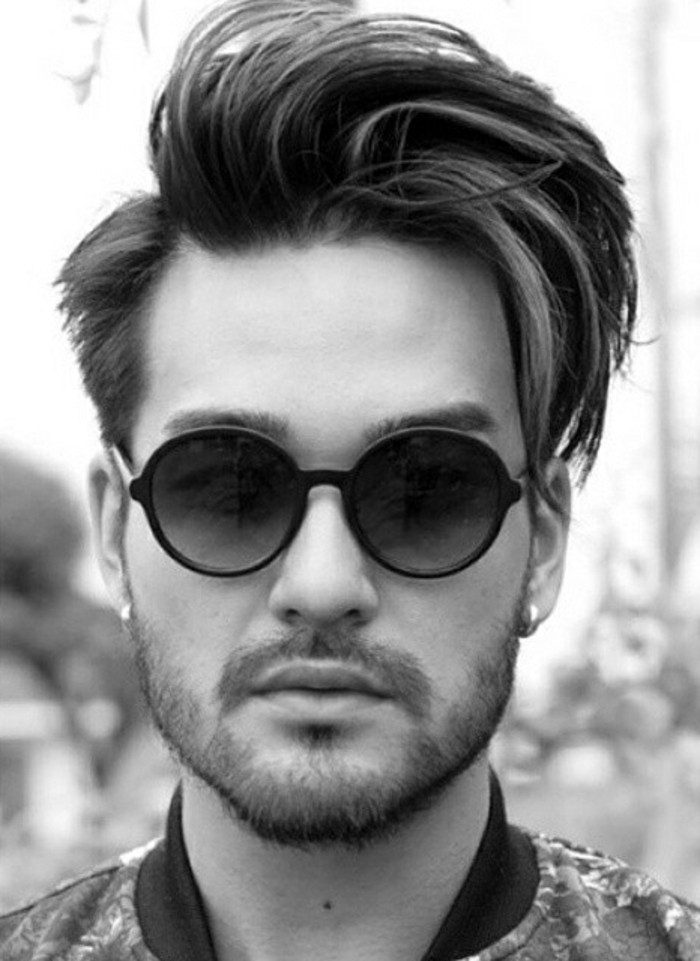 Hommes coiffures-moyen-fuer-cheveux épais-sunglasses-3 chaumes et moustache