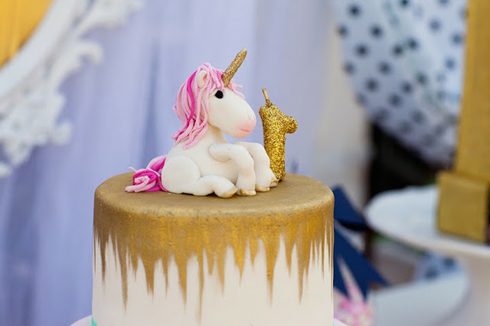 Gâteau de licorne Fairytale - un bébé licorne