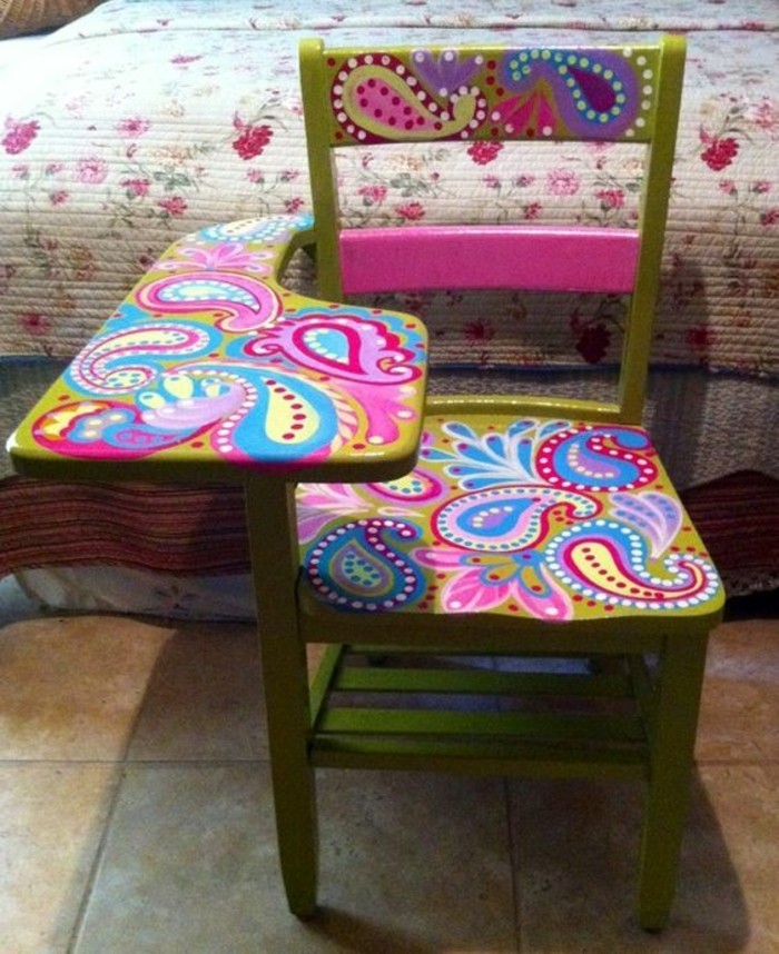 muebles pintados de color verde-silla-con-rosa-elementos camas-DIY-azulejos-toque