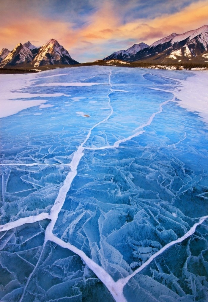的冷冻 - 亚伯拉罕湖加拿大阿尔伯塔省风景如画的冬季图片